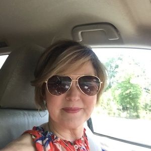 Meet your Posher, Leslie